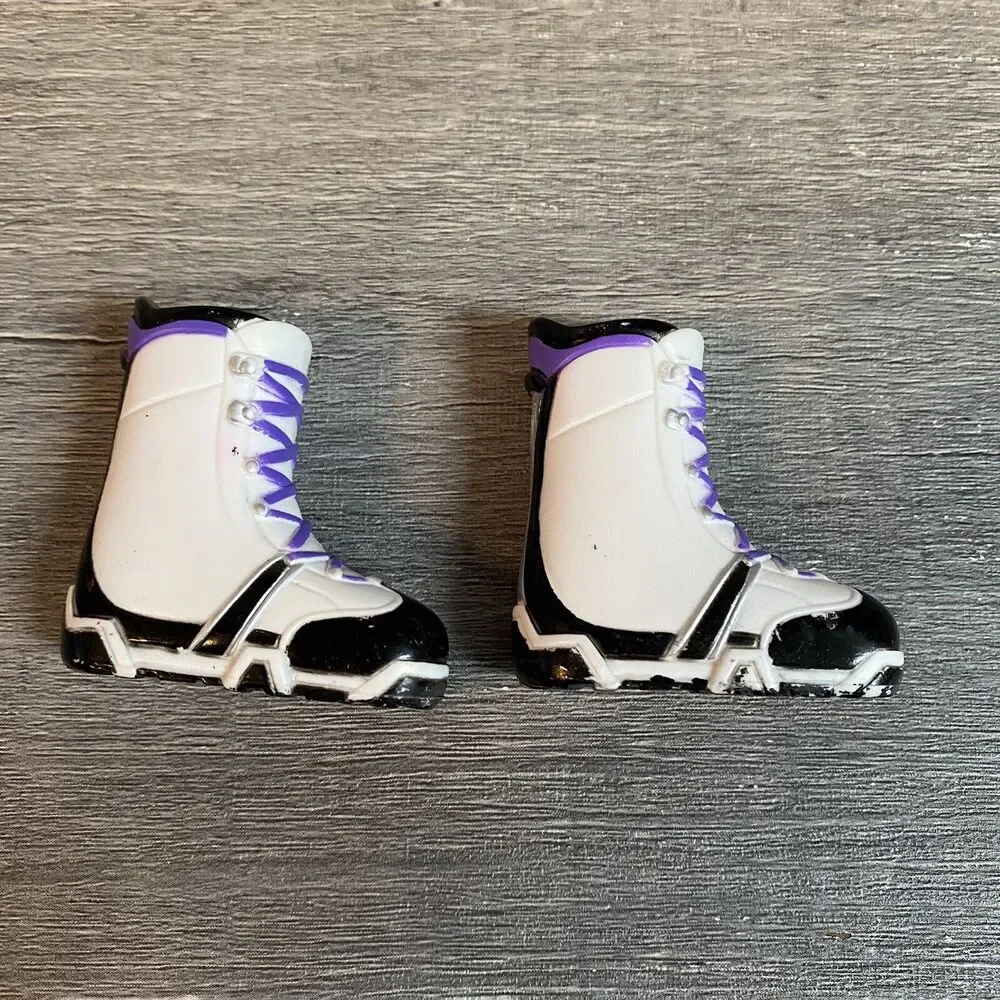 VTG Bratz Dolls Shoes Snow Boarding Boots Purple White Black Lilie